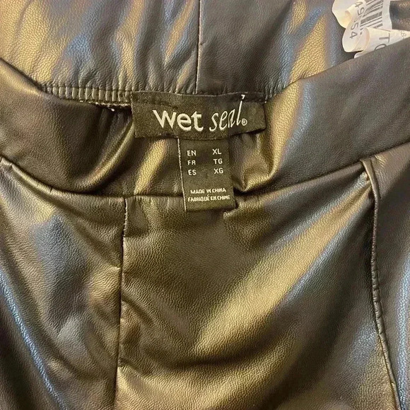 faux leather wet seal lined legging size  xl, fit like a M/L - Picture 2 of 4